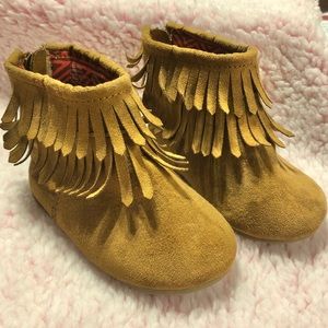 Size 4 baby shoes, brown Suede leather fringe